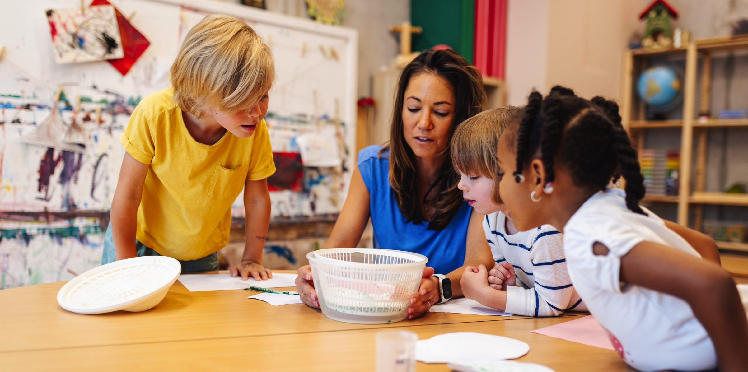 Kinder beim Forschen