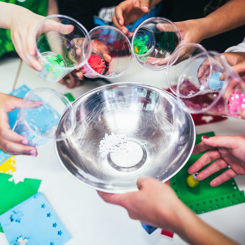 Kinder beim Forschen