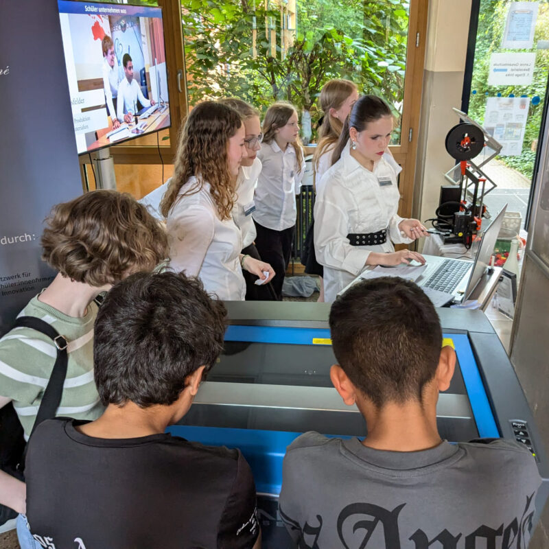 Talk am Dom Schüler am Computer